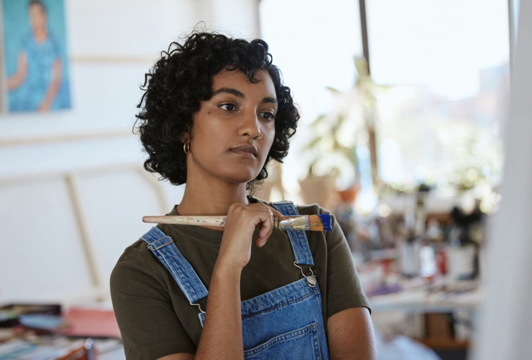 Femme artiste peintre.V web concept