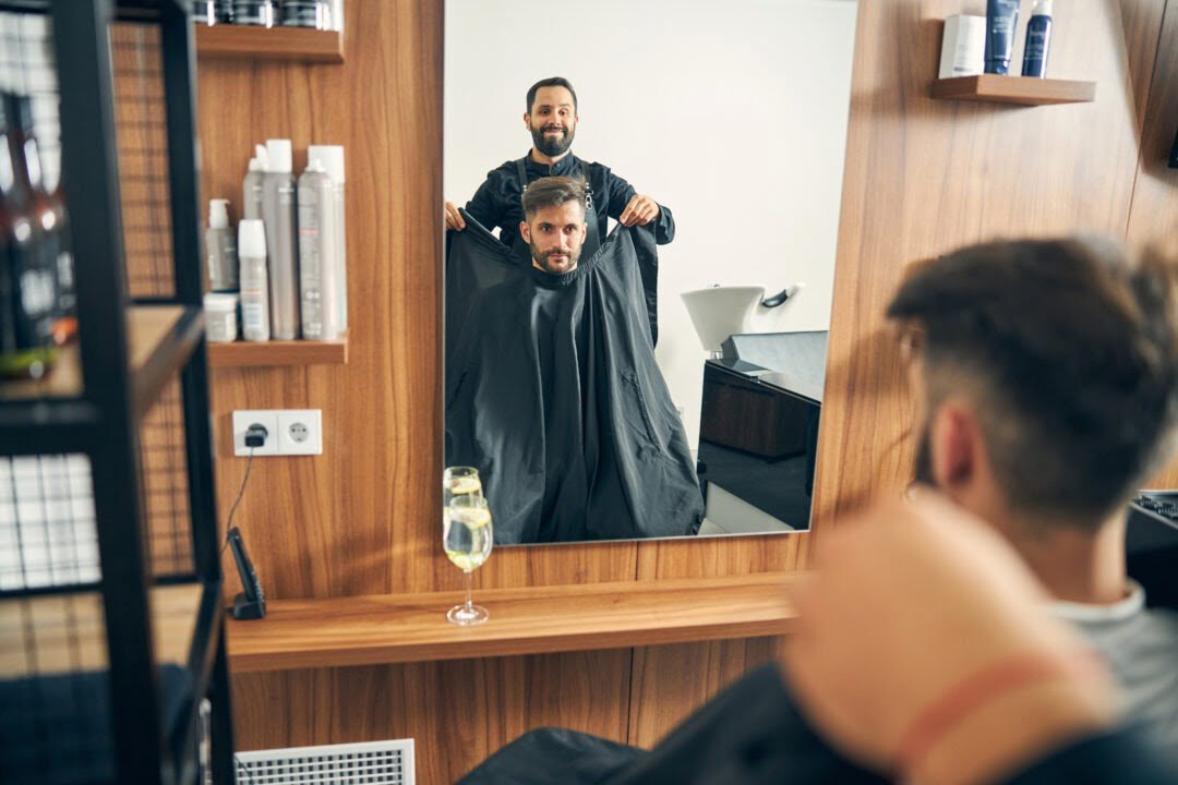 Coiffeur pour hommes. V web concept